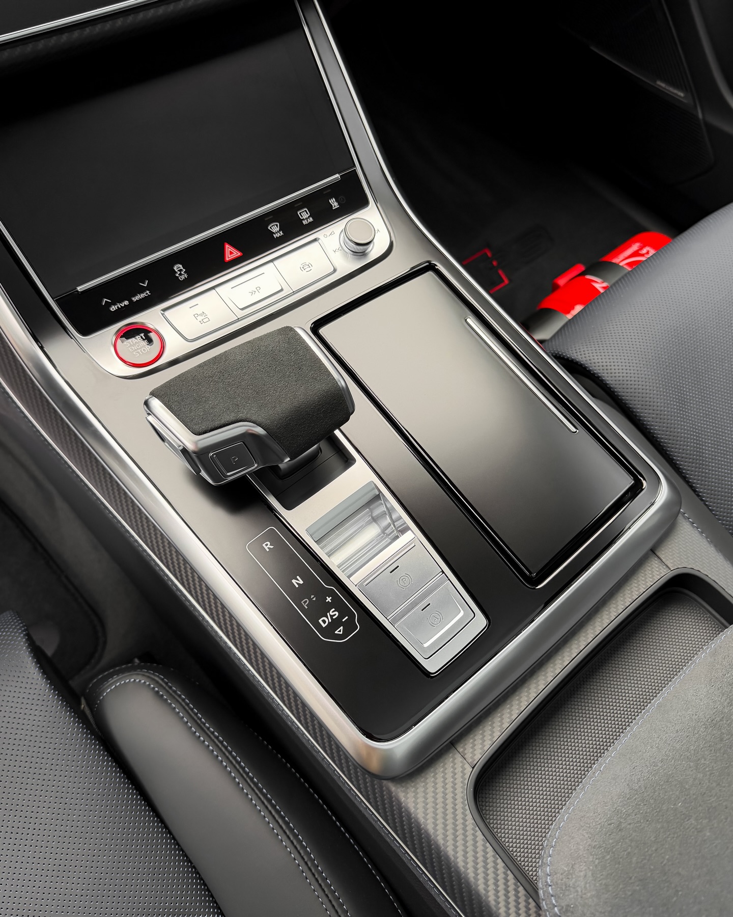 Audi RS — pielęgnacja skórzanej konsoli i dźwigni